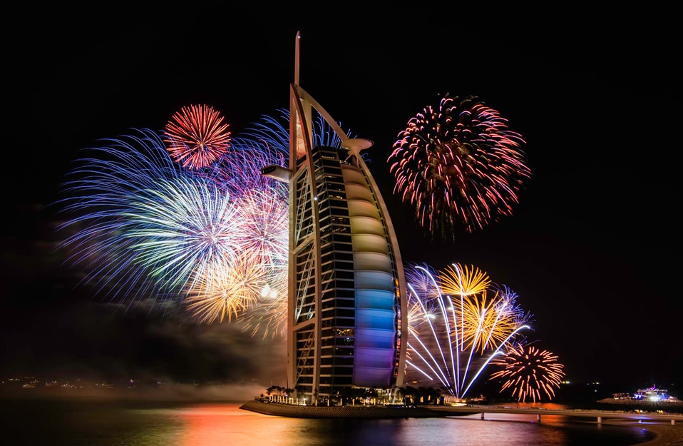 King World News - HAPPY NEW YEAR! - How The World Rings In 2015 - Dubai
