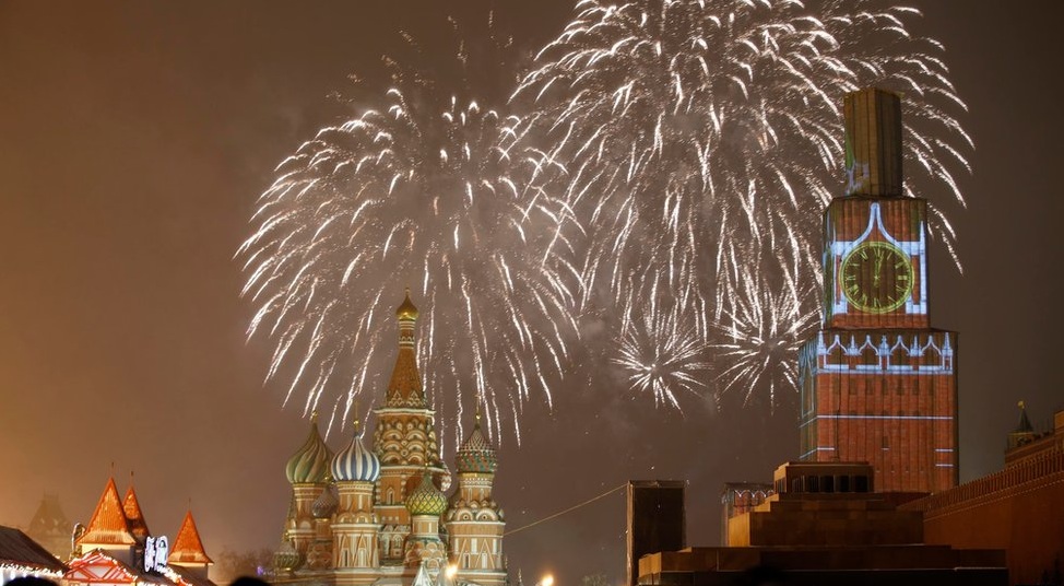 King World News - HAPPY NEW YEAR! - How The World Rings In 2015 - Moscow