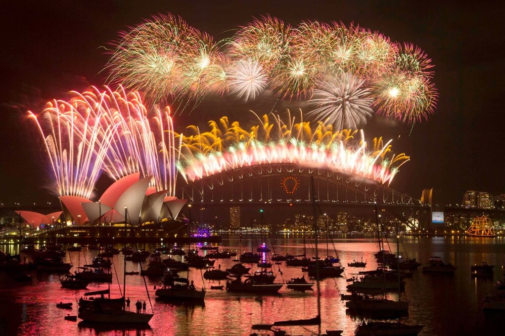 King World News - HAPPY NEW YEAR! - How The World Rings In 2015 - Sydney