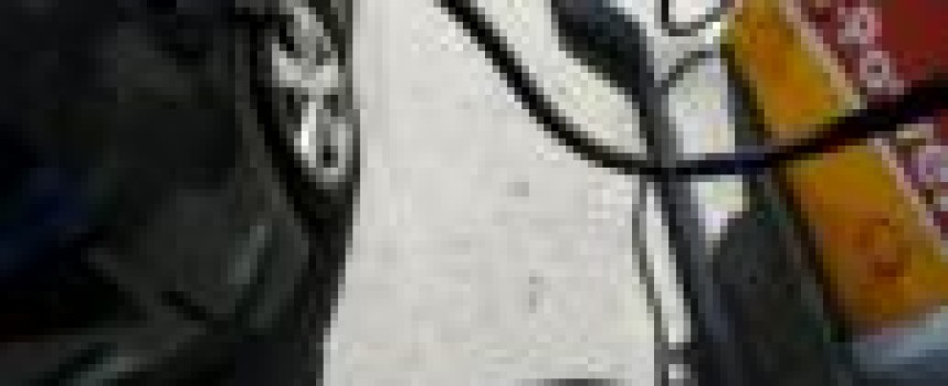 Oil falls back below $49 as glut, China concerns weigh