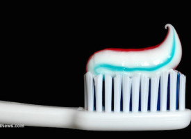 Toxic toothpaste ingredients that make us sick