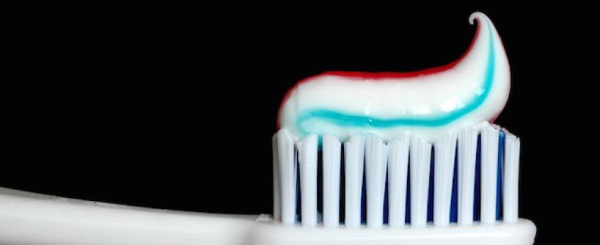 Toxic toothpaste ingredients that make us sick