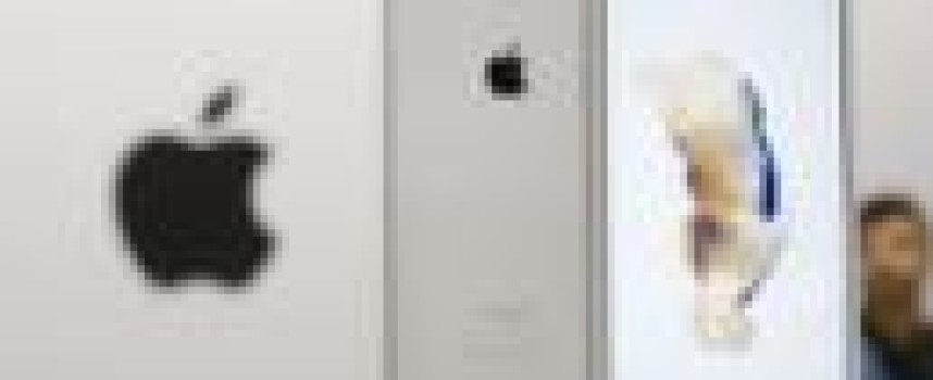 Sales of new iPhones on pace to beat last year's record