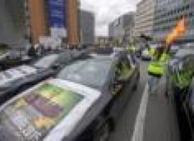 Taxis jam Brussels in protest against Uber