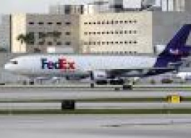 FedEx 1st-quarter results mixed, lowers fiscal 2016 outlook