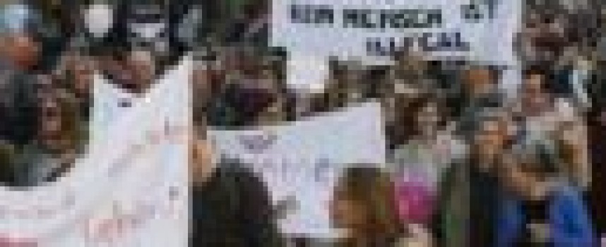 Thousands march in Vienna to show support for migrants