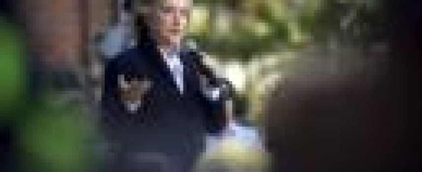 Clinton's Wall Street reform plan has tax on high-frequency trading