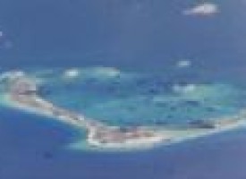 U.S. mulls sailing near disputed South China Sea islands: Pentagon official