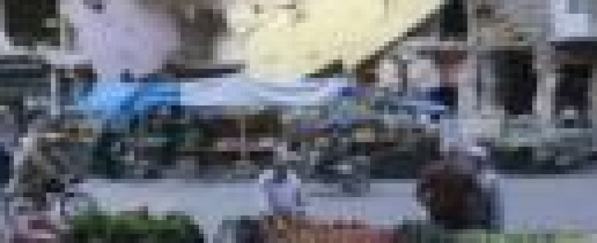 Islamic State battles insurgents as Syria army prepares assault