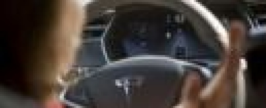 Tesla unveils autopilot system, but don't let go of the wheel