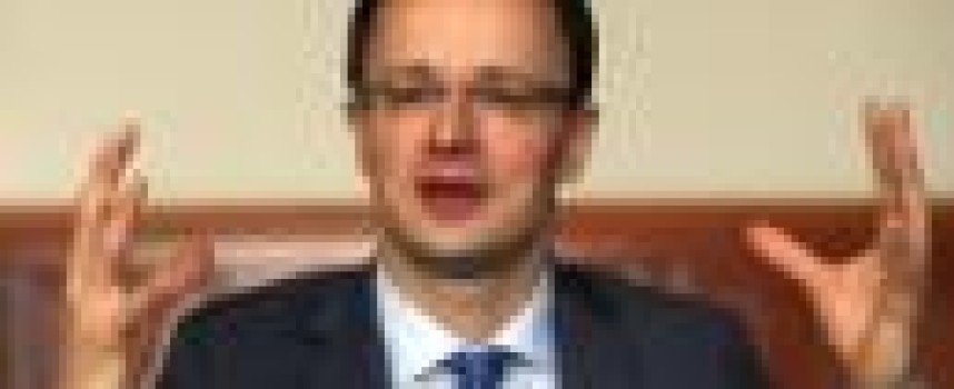 Hungary ready to seal off Croatian border to keep out migrants: minister