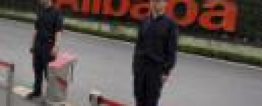 Alibaba offers to buy all of 'China's YouTube'