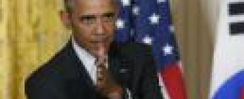 Obama shrugs off Clinton's opposition to trade deal