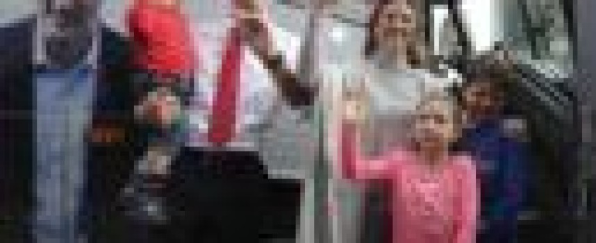 Harper at risk as swing to the left expected at Canada election