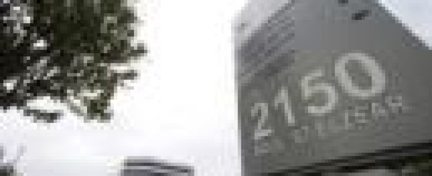 Drugmaker Valeant raises detailed defense