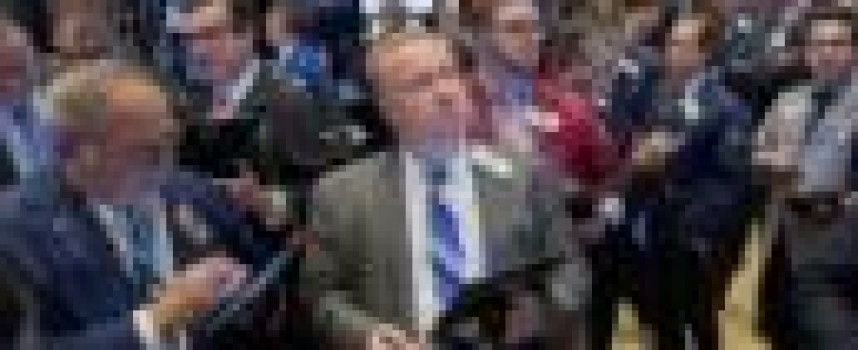 Wall St. drifts lower as weak earnings, crude weigh