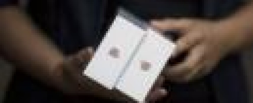 Apple defies China slowdown fears with strong iPhone sales