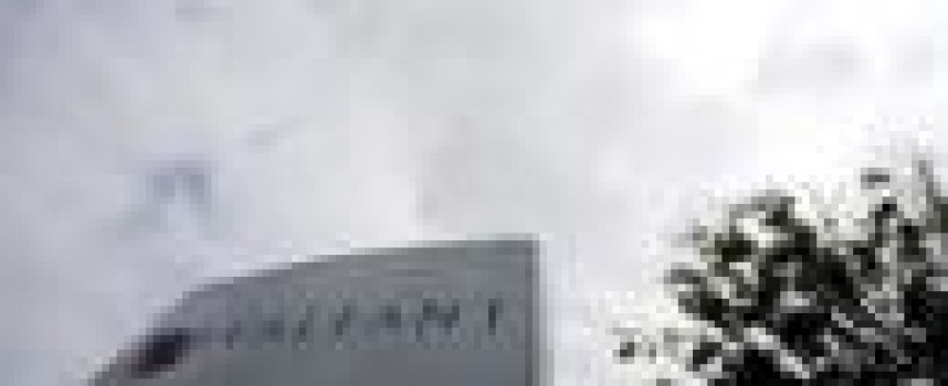 Largest shareholder urges Valeant to pay down debt