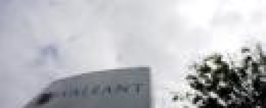 Valeant severs ties with controversial pharmacy distributor