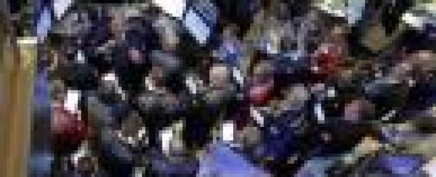 US stocks slip as economic growth lags