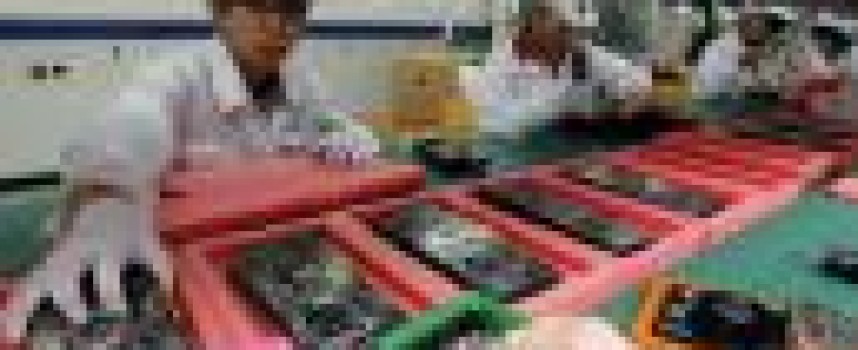 Apple cleaning up in China, Nike vs. Under Armour and Icahn's track record