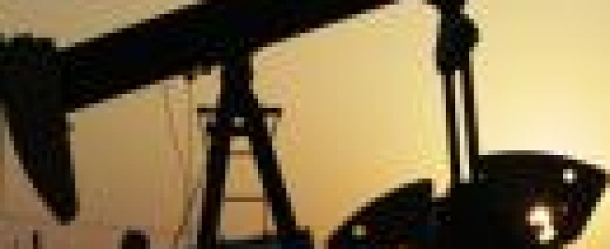 The Smart Money Is Still Betting Against Crude Oil