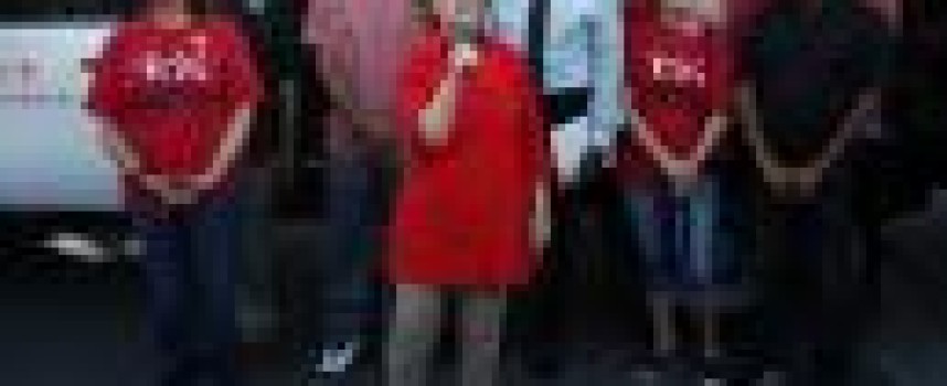 Hillary Clinton slams Trump in front of his casino