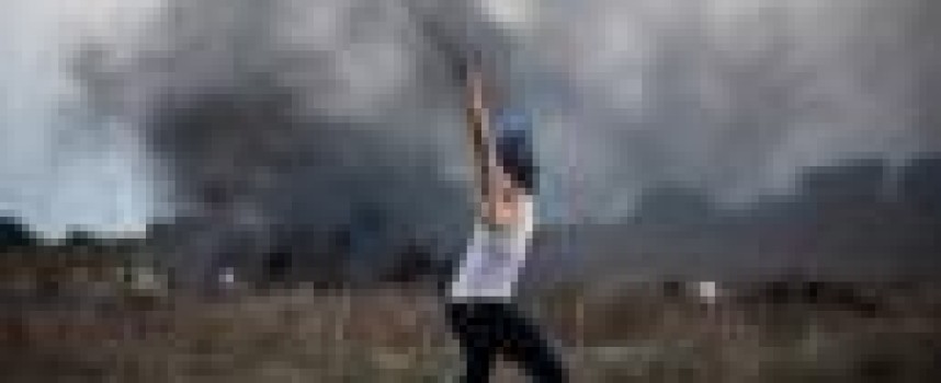 Palestinians torch Jewish shrine, new protests erupt