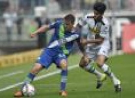 'Gladbach beats Wolfsburg 2-0 to cap Bundesliga turnaround