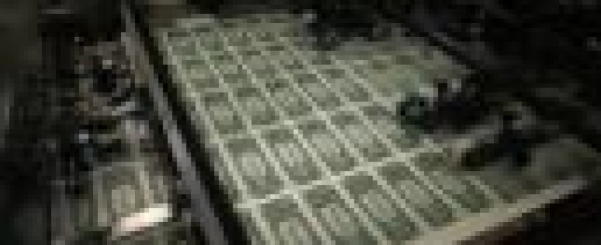 US budget deficit falls to 8-year low in 2015