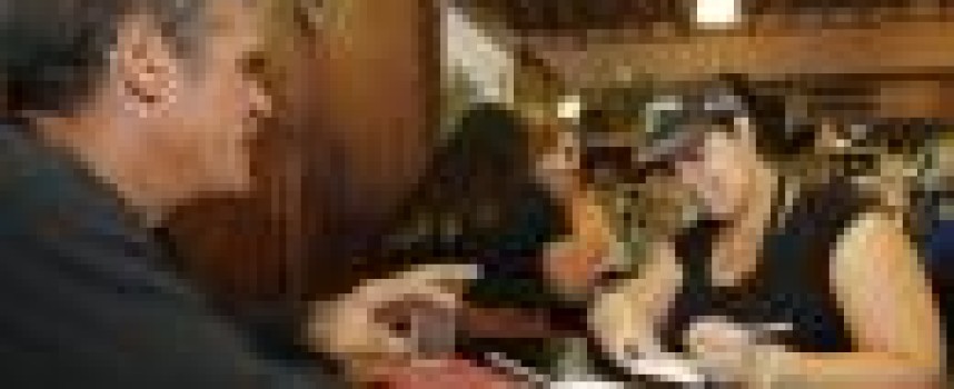 US consumer spending records weakest gain in 8 months