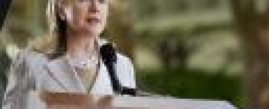 Clinton joins Democrats against Pacific trade deal