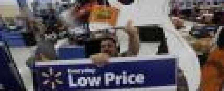 Live: Walmart pulls costumes; Icahn's letter to AIG; Hyatt/Starwood deal