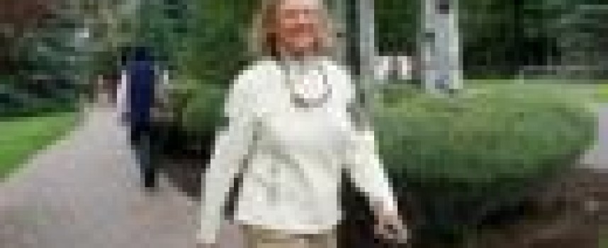 HP Inc shares soar, HPE's volatile in first day of trade since split